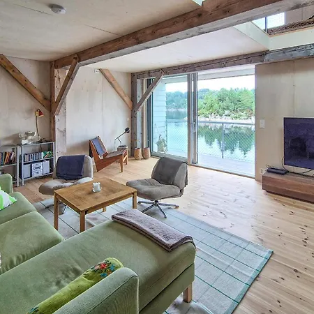 5 Bedroom Lovely In Urangsvag