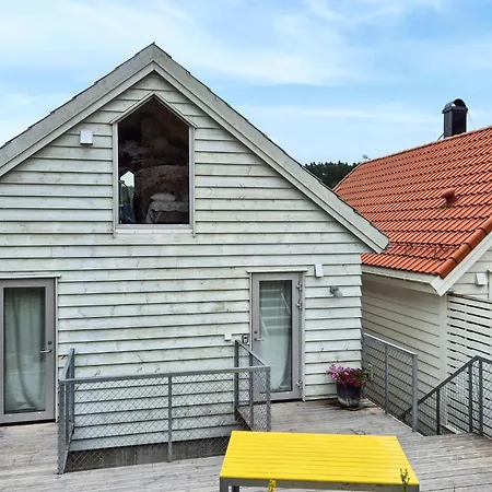 5 Bedroom Lovely In Urangsvag 度假居