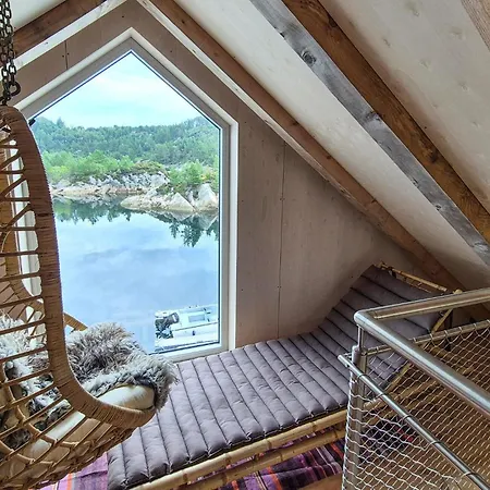 Casa vacanze 5 Bedroom Lovely In Urangsvag *