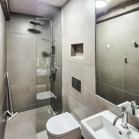 5 Bedroom Lovely In Urangsvag *